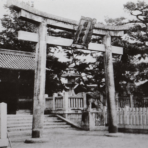 昔の岡山神社  / <small>Photo: 不明</small>